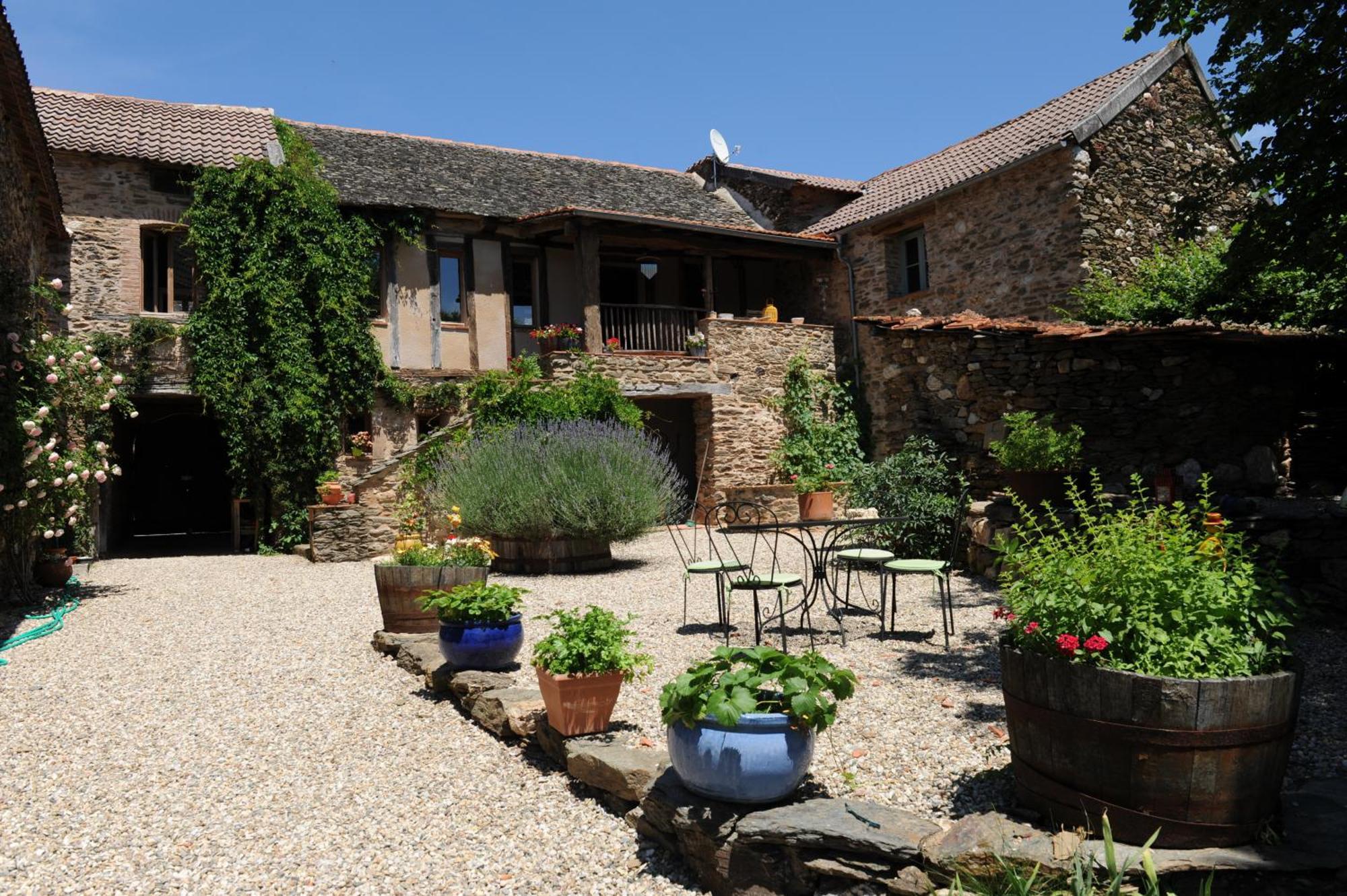 Chambres D'Hotes Le Puits D'Amour Mirandol-Bourgnounac Luaran gambar