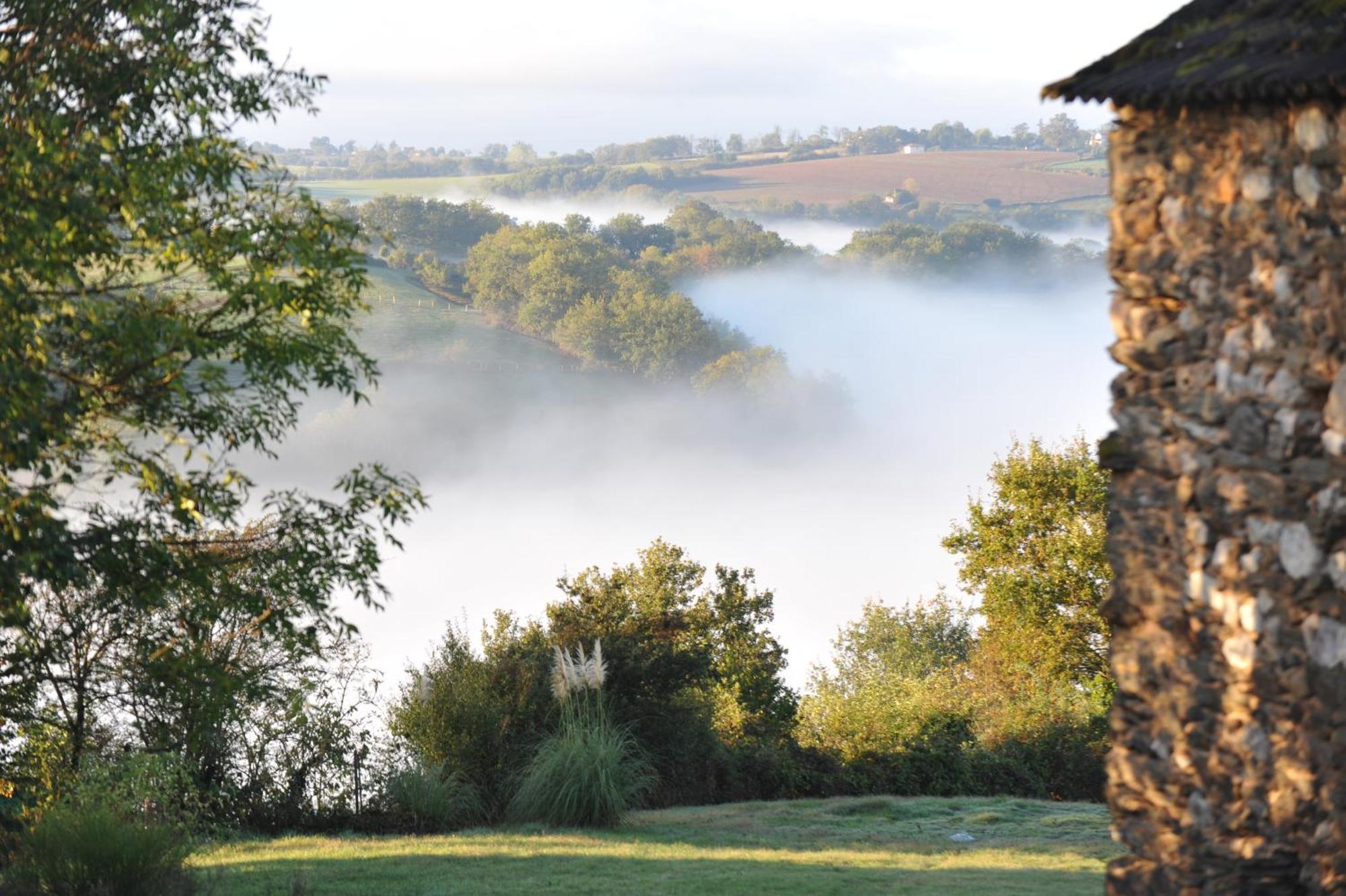 Chambres D'Hotes Le Puits D'Amour Mirandol-Bourgnounac Luaran gambar