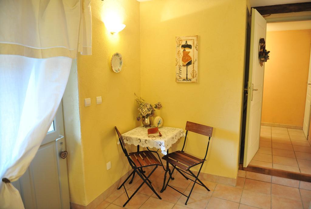 Chambres D'Hotes Le Puits D'Amour Mirandol-Bourgnounac Luaran gambar
